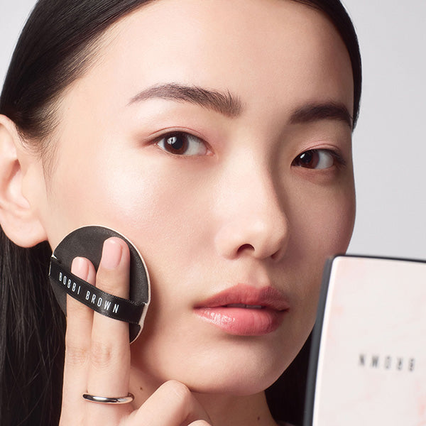 BOBBI BROWN Sheer Finish Blurring Powder (Pearl Pink)
