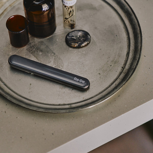 Re・De Suhada Facial Beauty Stick Device (Space Gray)