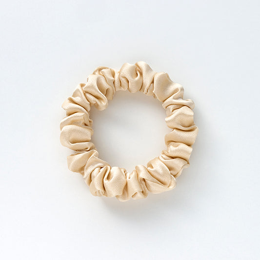 maPEPE Silk Slim Scrunchie (Shiny Beige), 7g