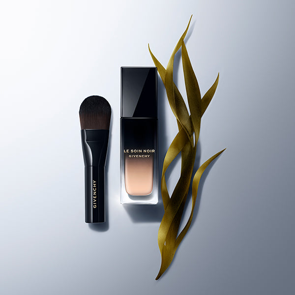 GIVENCHY Soin Noir Serum Foundation, No.20, 30ml