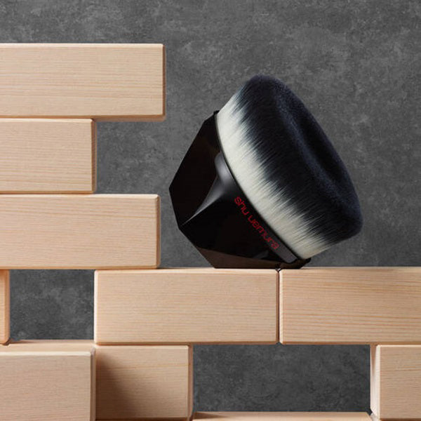 shu uemura Tsuya 55 Foundation Brush, 1 piece