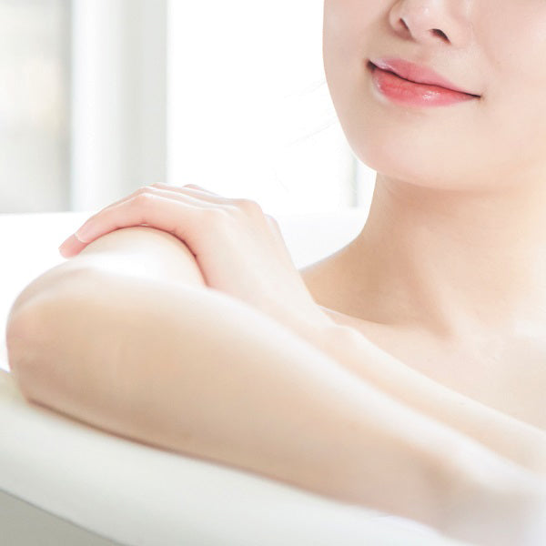 Body soap, 400ml, Leaves skin feeling moisturized, Citrus,  floral,  and woody scent