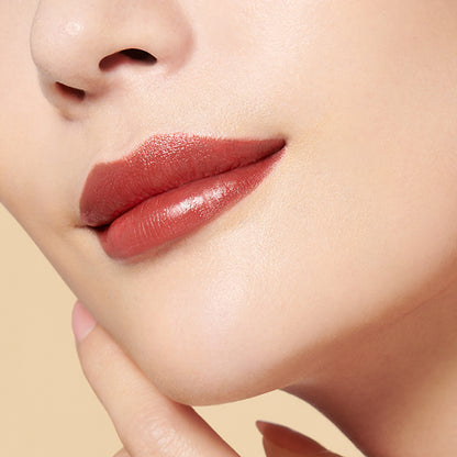 Cle de Peau Beaute Le Rouge Precieux, 1, 4g, Fragrance made with natural rose oil