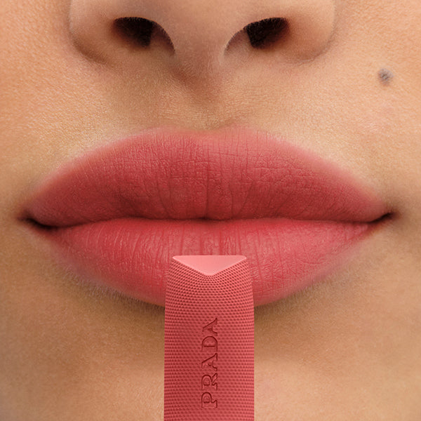 Monochrome Weightless Lip Color (Smooth Nylon), P155 Blush