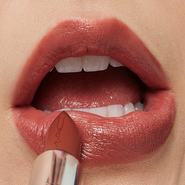 M.A.C Maximal Sleek Satin Lipstick, Cream in Your Coffee, 3.5g, Vanilla Scent