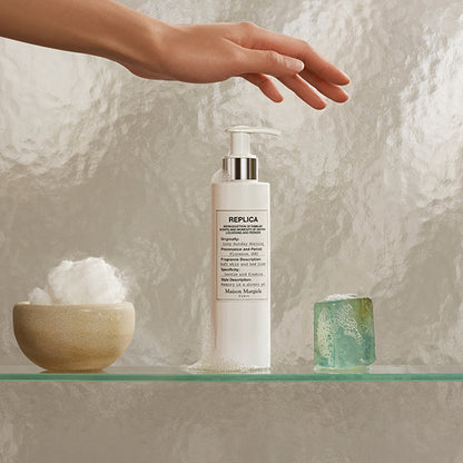 Maison Margiela Fragrances Replica Shower Gel Lazy Sunday Morning, 200ml (Floral Musk)