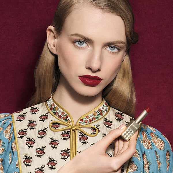 Valentino Spikes, 210R FIRE RED, 2.3g