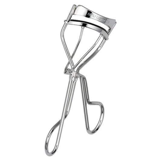 shu uemura Eyelash curler with 1 piece