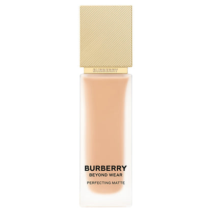 Burberry Beyond Wear Perfecting Matte, 40 Light Warm, 30ml, Smooth and comfortable to wear