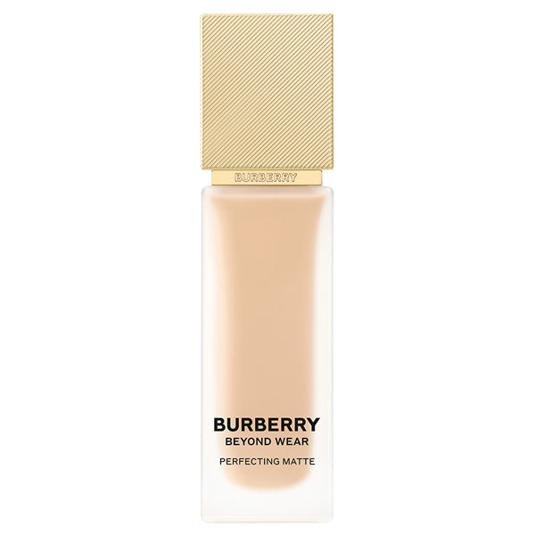 Burberry Beyond Wear Perfecting Matte, 30 Light Warm, 30ml, Smooth and comfortable to wear