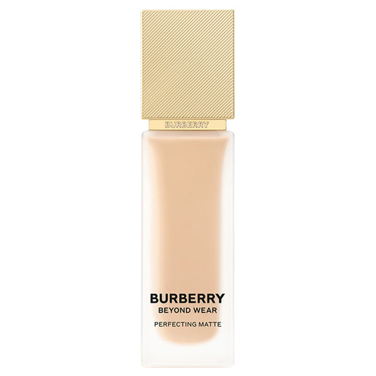 Burberry Beyond Wear Perfecting Matte, 30 Light Warm, 30ml, Smooth and comfortable to wear