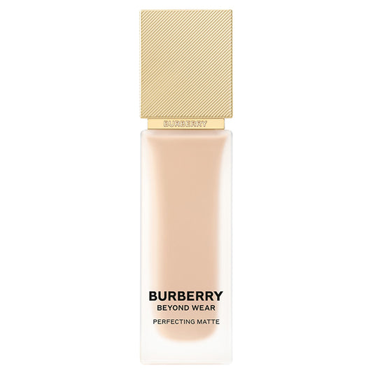 Burberry Beyond Wear Perfecting Matte, 30 Light Cool, 30ml, Smooth and comfortable to wear