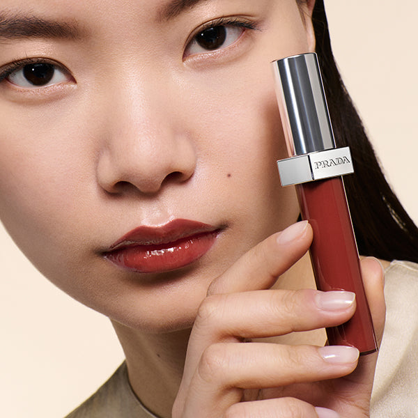 Prada Beauty Reflection Liquid Balm Gloss (R221 Red Bite)