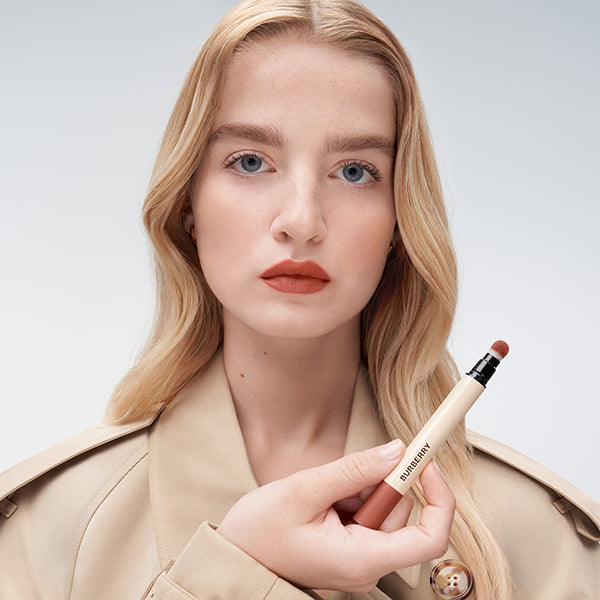Burberry Beauty Brit Matte Lip Veil (652 English Oak), 3ml