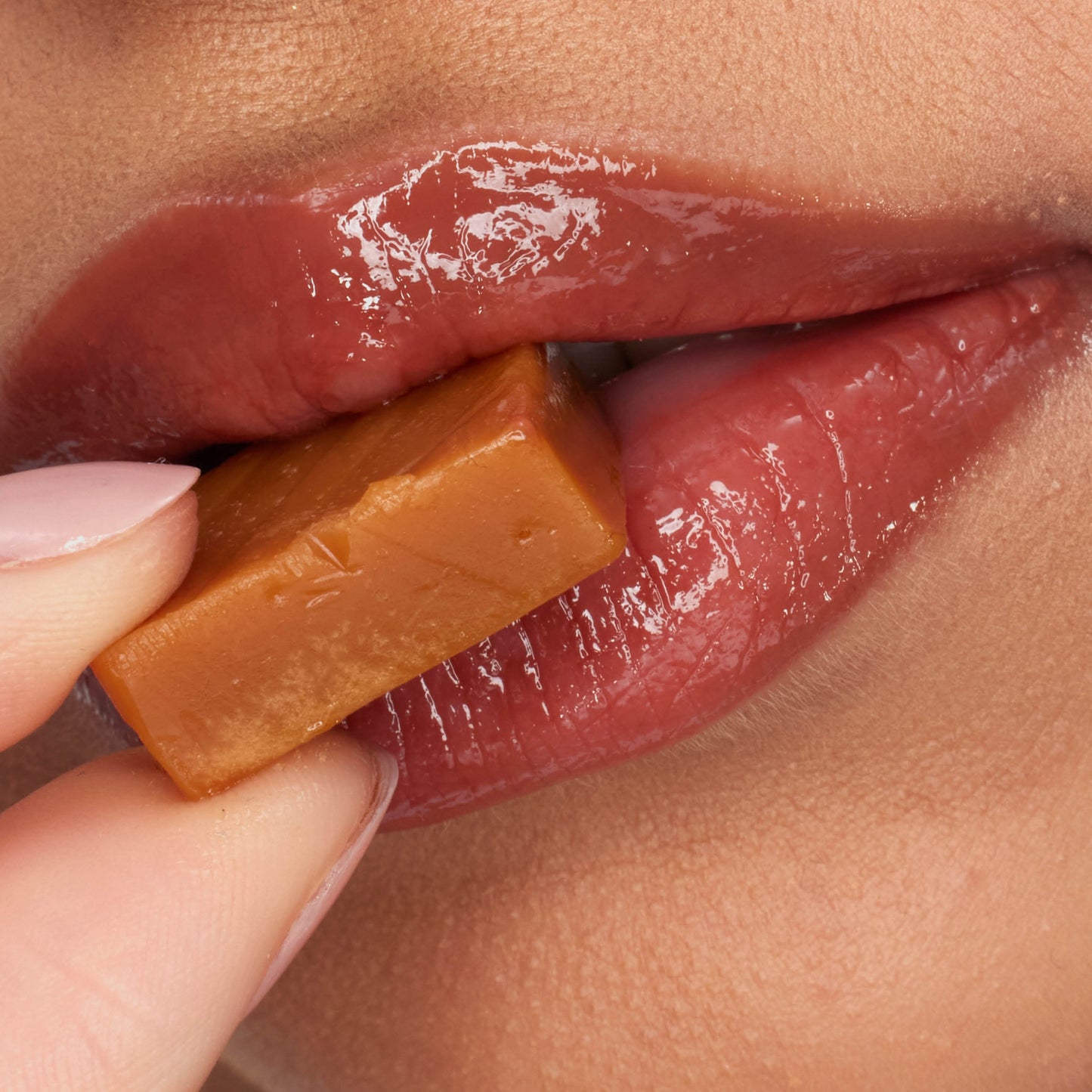 Yves Saint Laurent Loveshine Candy Glaze (19 Salted Caramel)